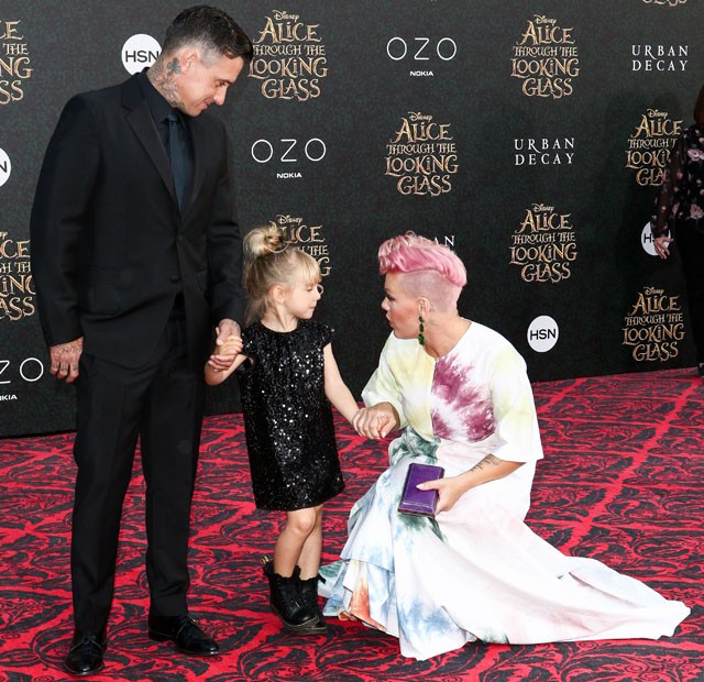 pink, terhes, várandós, énekesnő, twitter, nagy pocak