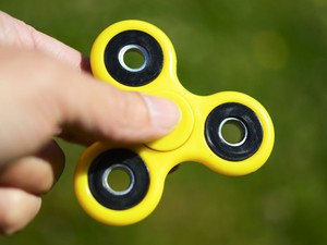 Erre már nincsenek szavak! A fidget spinner mellbimbótapasz létezik