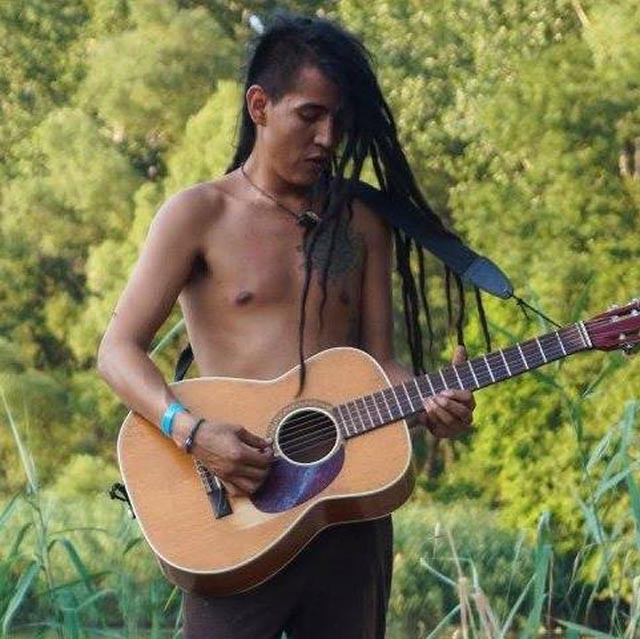 Zenész utazó Tlacaelel Reynat