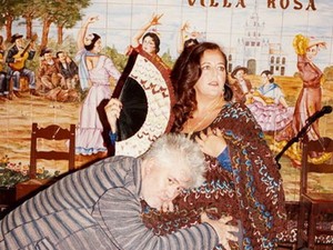 Almodóvar a Missoni reklámjában hülyéskedik