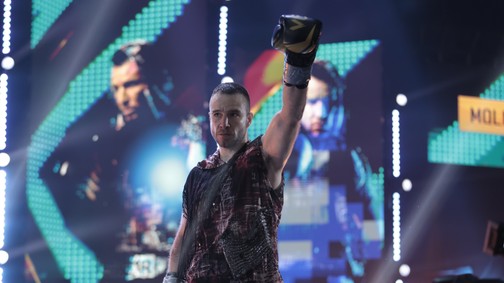 Sztárbox: Molnár Áron mérkőzésének ismét egy törölköző vetett véget, végre összeállt a szuperdöntős mezőny