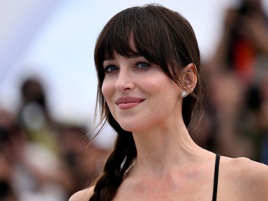 Dakota Johnson bosszúruhájából csak úgy árad a meztelenség: átlátszó kreációjában hatalmas feltűnést keltett