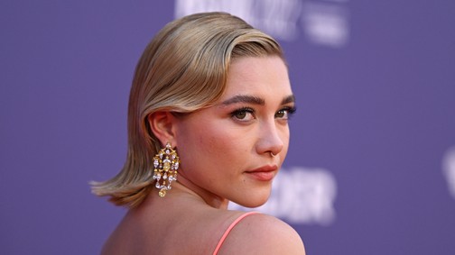 Florence Pugh átlátszó ruhában uralta a vörös szőnyeget