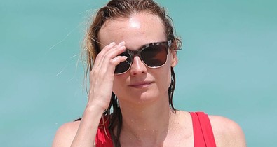 Ilyen dögös Diane Kruger piros, Baywatch fürdőruhában!