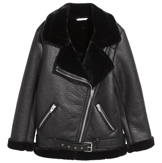 A bőrdzseki mindent visz: praktikus, meleg, bármihez felvehető, még egy koktélruhához is! 29990 Ft(20% kedvezmény a GLAMOUR-napokon 23992 Ft)