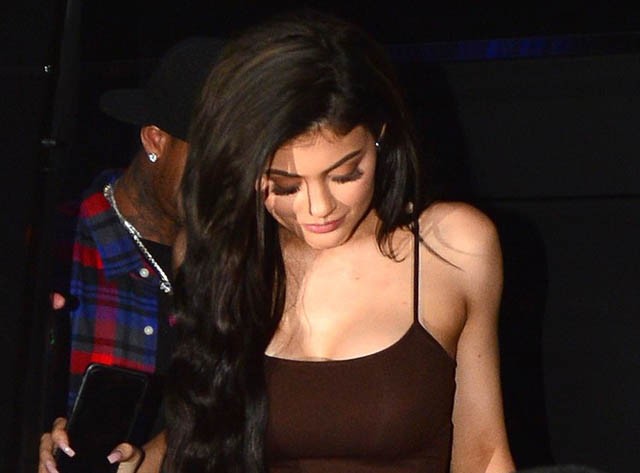 Kylie Jenner alakkövető ruhában