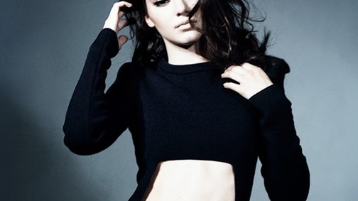 Már vetkőzik is a Jenner lány