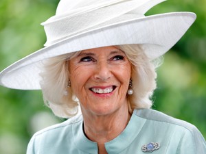 Kamilla királyné élete legszebb ruhájában ragyogott Franciaországban