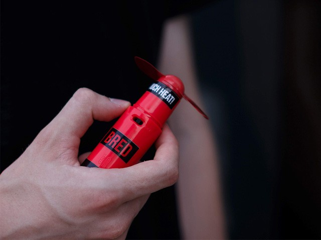 Külön campingfelszerelést gyártottak a drága cipőkért sorban álló tiniknek