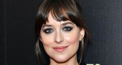 Dakota Johnson végre elhagyhatta a házat, azonnal pompás Gucci ruhába bújt