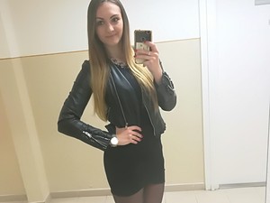 Daniella ma elővette a kis fekete ruháját!