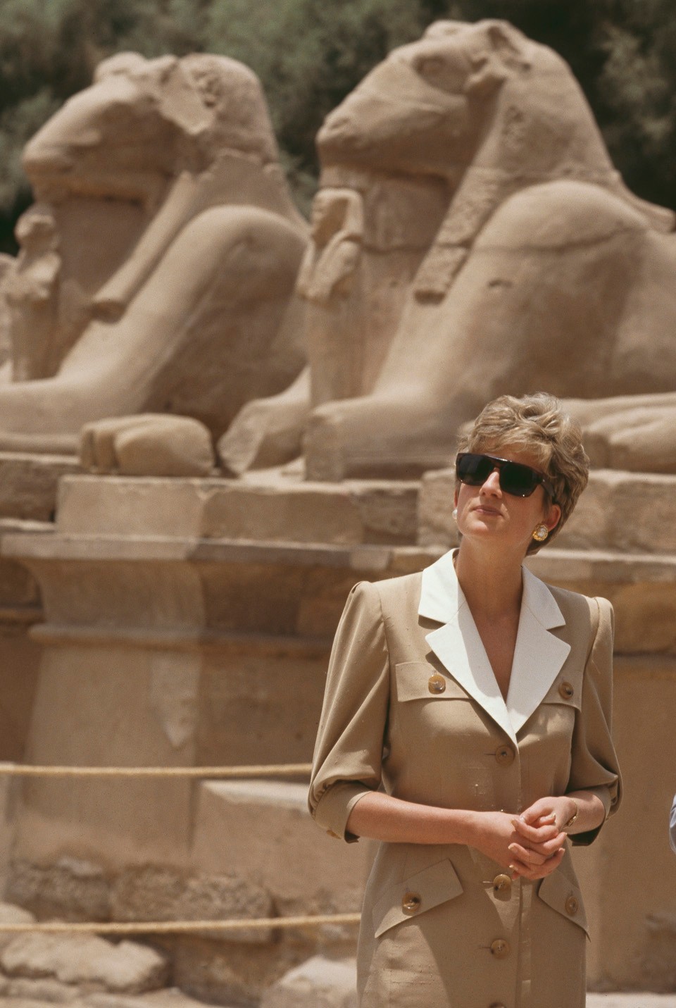  Diana hercegnő a karnaki templonál