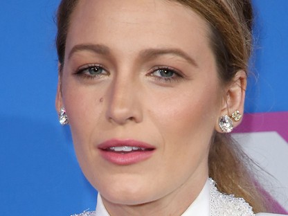 Blake Lively olyan nadrágban érkezett az MTV VMA gálára, hogy leesik az állad