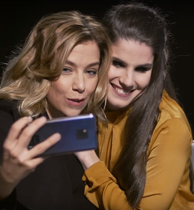 Ilyen a világ látható érzelmek nélkül! Összefogott a látássérültekért a Huawei és a Láthatatlan Kiállítás