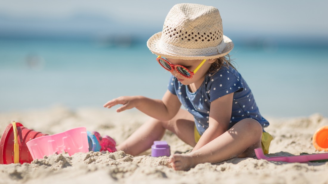 Bár a "gyermekkori amnézia" miatt a konkrét élményekre lehet, hogy nem, de az érzésekre, a biztonságra emlékezni fog a kisgyermek