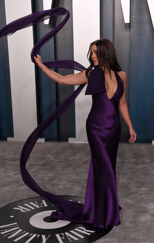 Vanessa Hudgens egy komplett koreográfiát is lenyomott ruhájával