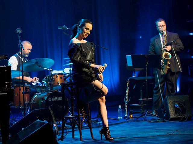 Kozma Orsi Merő Péter ruhájában