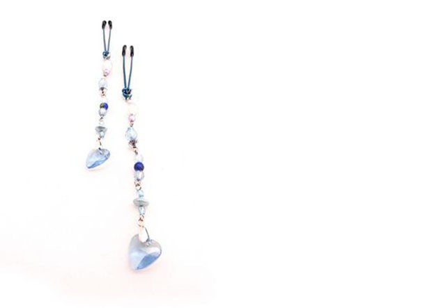 Itt az új kedvenc szexjátékod: próbáld ki a mellbimbó csipeszt!