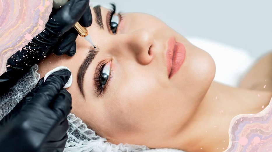 Szemöldöktetováló mesterkozmetikusnál jártunk