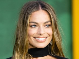 Ilyen érzés Brad Pitt-tel csókolózni Margot Robbie szerint