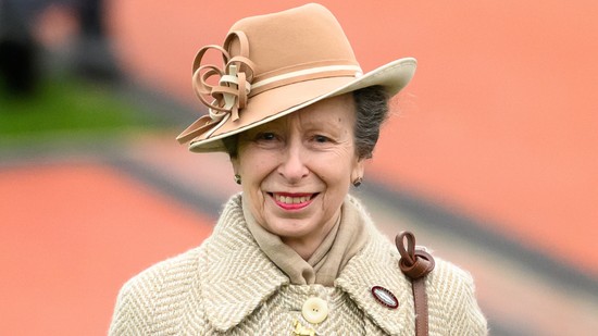 74 évesen is csúcsformában: kiderült, mi Anna hercegnő karcsúságának titka