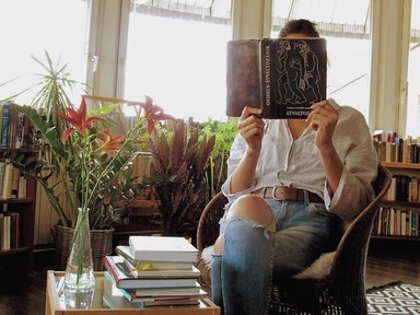 A terápiás módszer, amiben ötvöződik az írás, az olvasás és az önismeret: irodalomterápiát mindenkinek! - Beszélgetés Ughy Szabina író, irodalomterapeutával