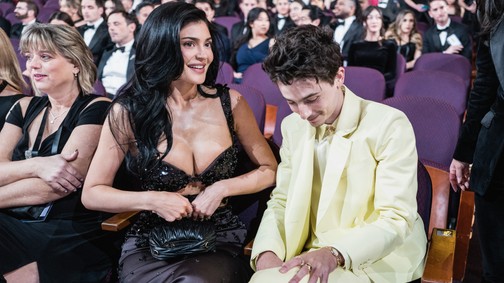 Timothée Chalamet és Kylie Jenner szerelme beragyogta az Oscar-gálát: minden érintésüktől és csókjuktól izzott a levegő