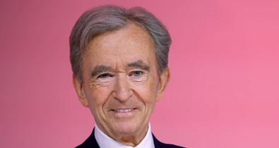 Egy férfi uralja Carrie Bradshaw gardróbját – és még csak nem is hallottál róla. Ki az a Bernard Arnault?