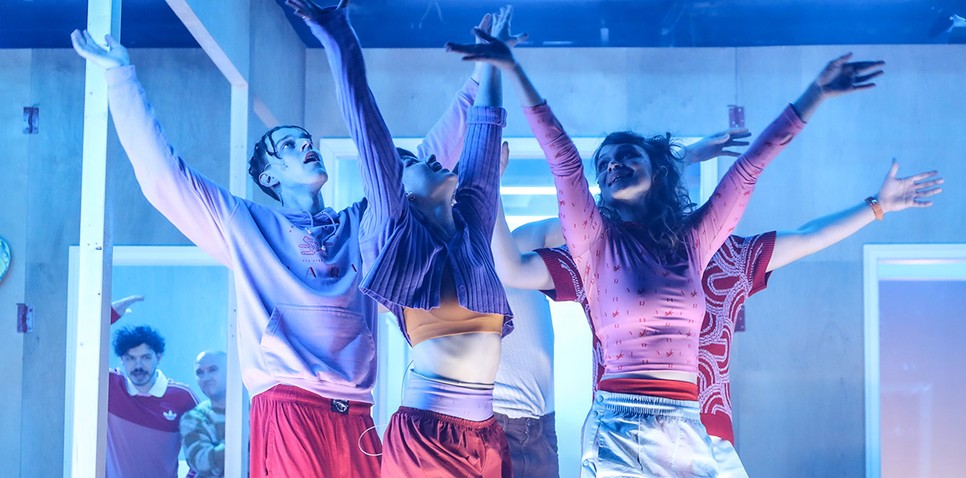 Az Extázis 2023. decembere óta van műsoron, a főbb szerepekben pedig olyan neveket láthatunk, mint Bányai Kelemen Barna, Béres Bence, Dankó István, Gloviczki Bernát, Jakab Balázs, vagy épp Jordán Adél