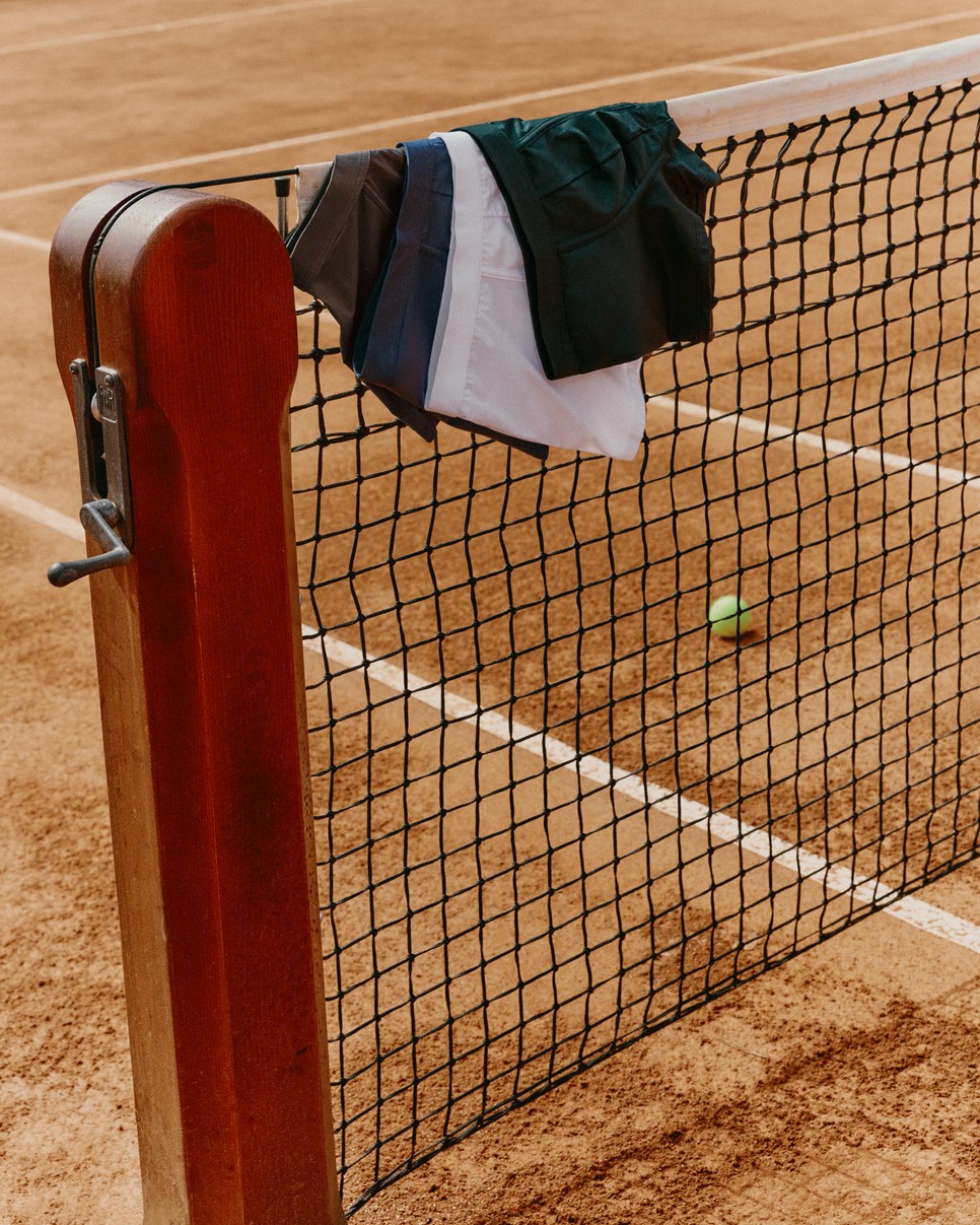 Az IUMAN Intimissimi 2026-os őszi-téli kampánya a tenisz világát idéző környezetben mutatja be a Filo Premium kollekció darabjait, amelyeknél a kényelem és a prémium minőség kerül előtérbe
