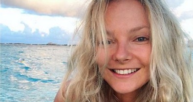 Mihalik Enikő topless fotót posztolt a tengerpartról