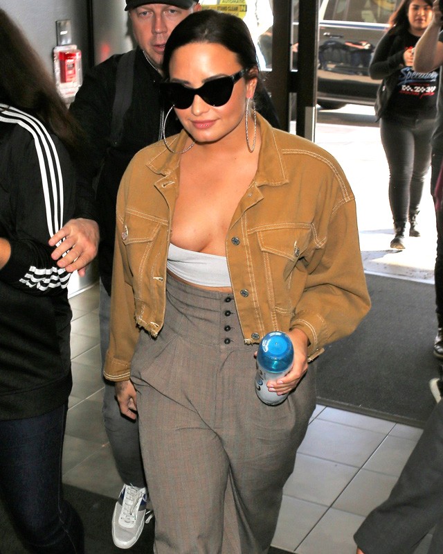 Demi Lovato a repülőtéren