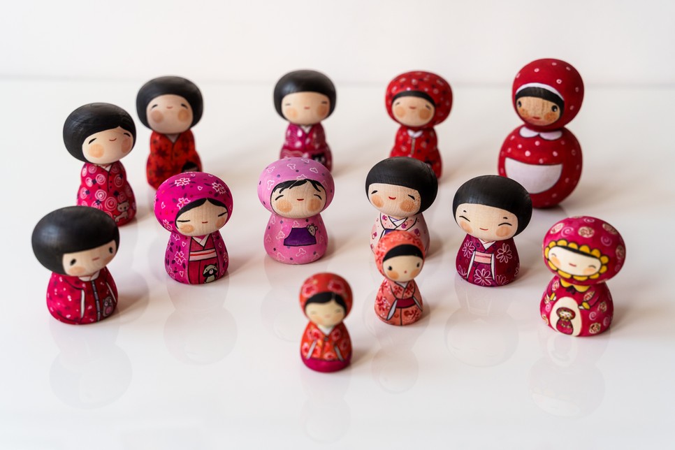 Tóth-Vásárhelyi Réka eddig összesen 35–40 ezer kokeshi babát készített