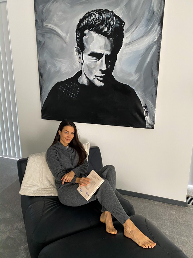 Cserháti Tamara ma bekuckózáshoz mutat egy szuper melegítőt