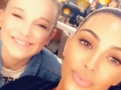 Ilyen az, ha együtt pózol Kim Kardashian és Millie Bobby Brown!