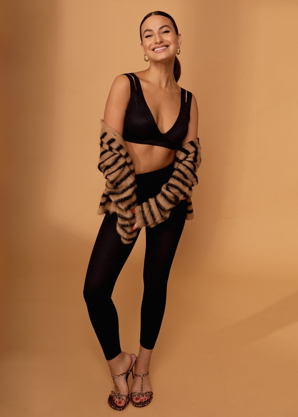 sloggi Zero Feel Flow melltartó és legging 13 999 Ft, 19 999 Ft / Kardigán MASSIMO DUTTI