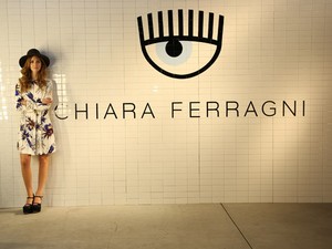 Chiara Ferragni újabb cipőkollekcióval jelentkezett a milánói divathéten