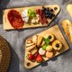 Egy stabil, megfelelő méretű vágódeszkán kényelmesebb az előkészítés, ráadásul kevésbé szóródnak szét az alapanyagok. A főzés gyorsabb, a takarítás pedig egyszerűbb lesz. NIKKO tálaló- és vágódeszka 28 x 16 cm, GLAMOUR-napok Summer Week alatt 20% kedvezménnyel 2888 Ft