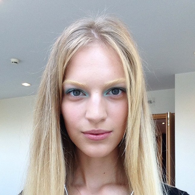 Vani gyönyörű sminkje a Miu Miu bemutatóján.