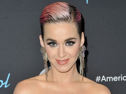Katy Perry ki merte mondani Meghan Markle ruhájáról, amit a fél világ gondol