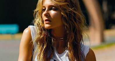 +18 - 17 fotó, amelyen Mihalik Enikő a Playboy fotóknál is szexibb