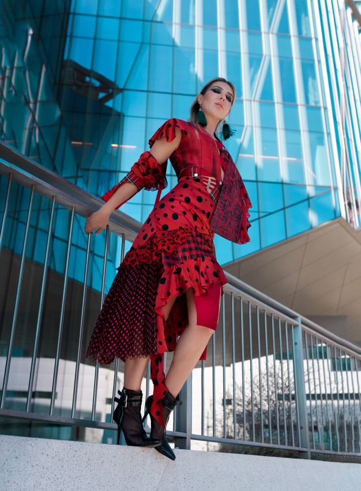 Olga Ferrara a New York Fashion Weeken, ruha: Videmus Omnia