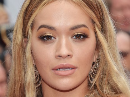 Végre kiderült! Ilyen Rita Ora haja valójában