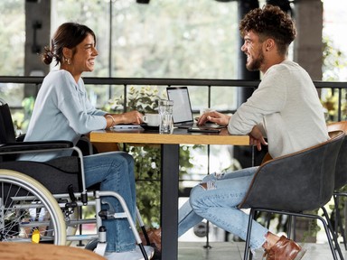 „Nem hibáztam, csak önmagam adtam - a kerekesszékemmel együtt” - Mennyivel fáj jobban a visszautasítás, ha hátrányból indulsz?