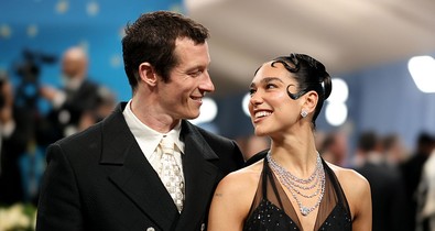 Ők voltak a 2025-ös Met-gála legszebb szerelmespárjai, csak úgy izzott közöttük a levegő a vörös szőnyegen