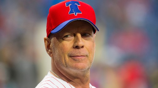 Bruce Willis friss fotójától összeszorul a szíved: a demenciával küzdő színész végre boldogan mosolyog