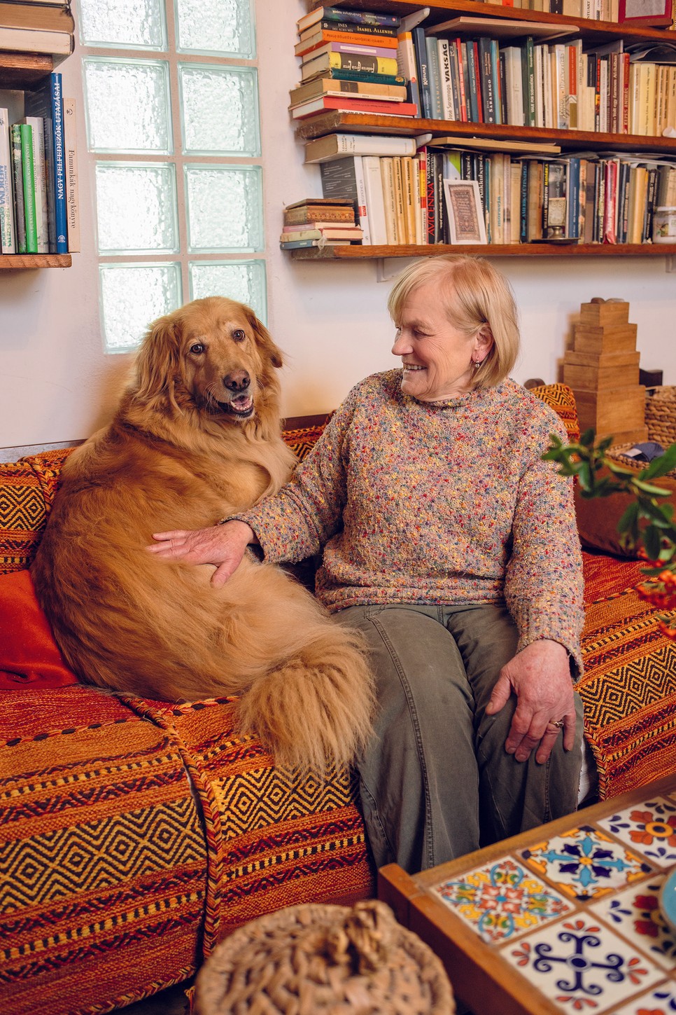 Pásztó Eszter elmondása szerint próbálja megérteni a fiatalabb generációkat, ami nem is olyan nehéz, ha az ember nyitott szívvel fordul feléjük
