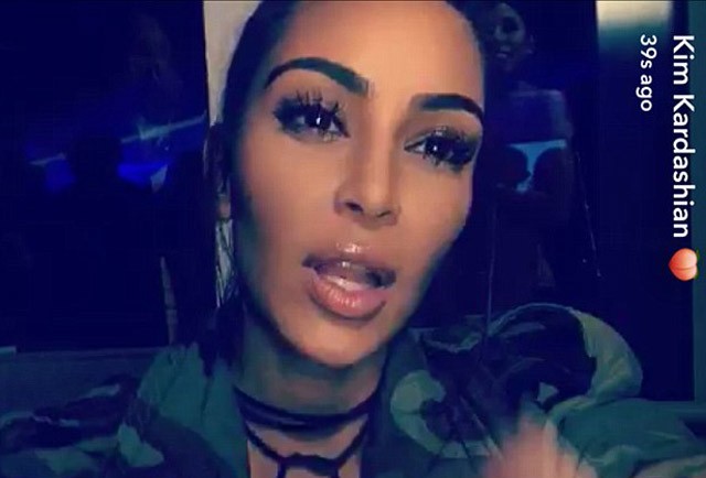 kim kardashian, villantás, bugyivillantás, hálós ruha, kanye west, life of pablo