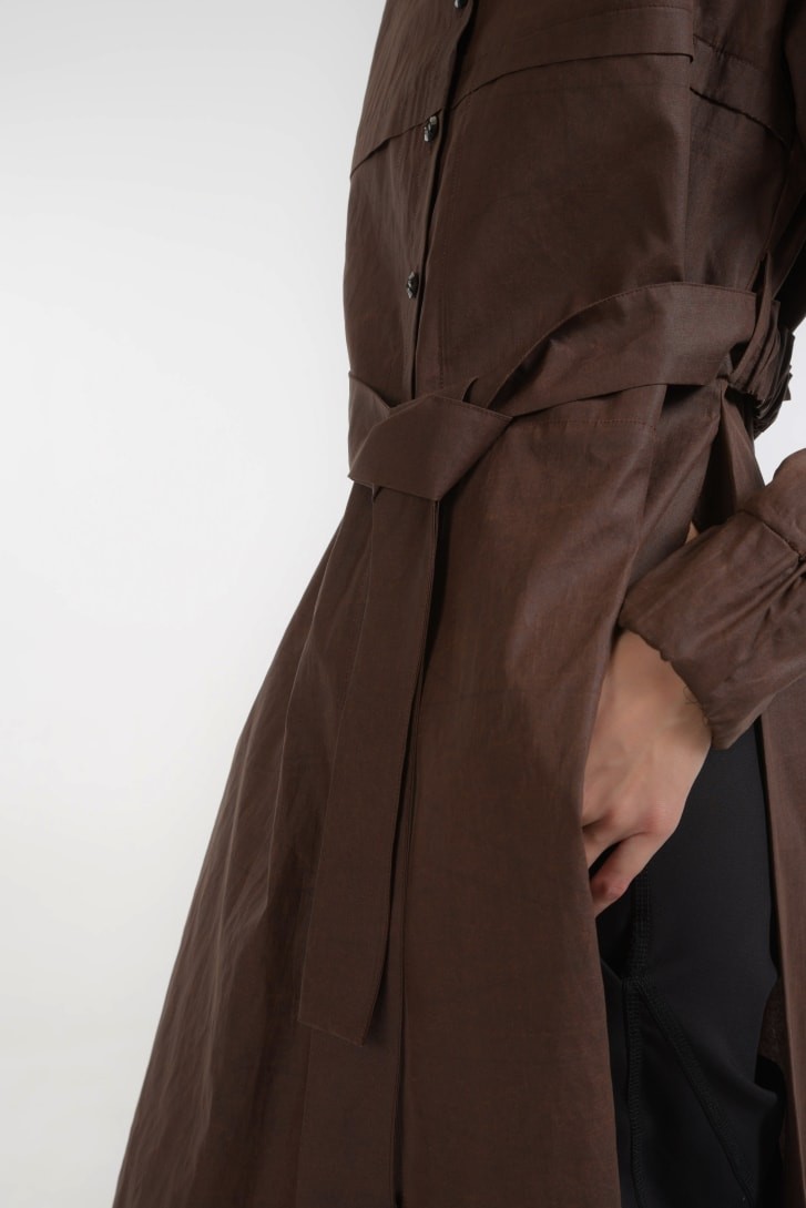 A kakishibu szenzési metódussal készült ruhadarab.