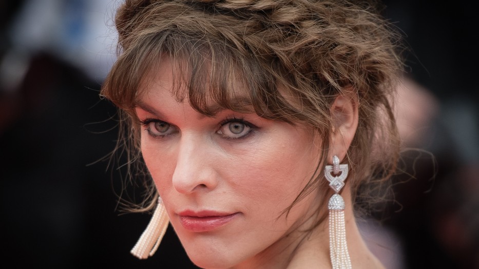 Milla Jovovich orosz-ukrán származású színésznő Instagram oldalán vállalt szolidaritást Ukrajnával